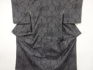 亀甲に草花模様織出し本場泥大島紬着物（5マルキ）